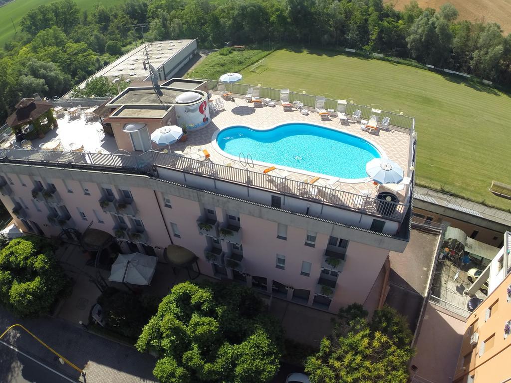 Hotel Sporting Tabiano Terme Buitenkant foto